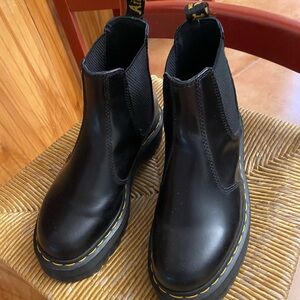Like new Doc Marten platform Chelsea boots